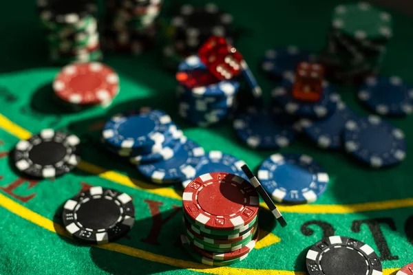 Dragon Tiger betting interface showing Dragon, Tiger, and Tie options with game information